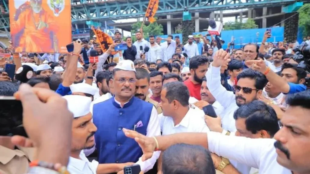 Mumbai me Badha Bawal